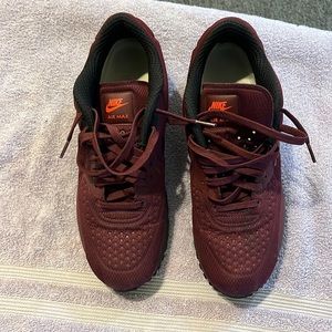 Maroon Airmax for men size 10 1/2